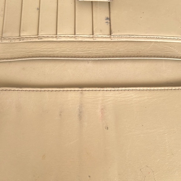 GUCCI Ivory Guiccissima Leather Wallet - Picture 16 of 16